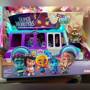 Purple and Blue Action Figures Playset